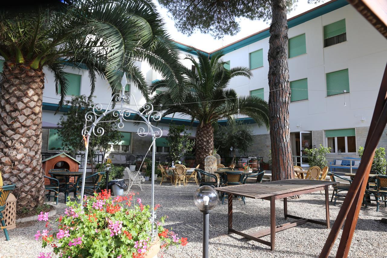 Hotel Massimo Marina di Cecina Dış mekan fotoğraf